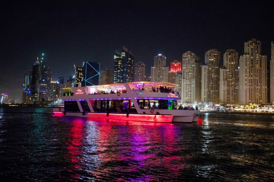 Luxury Dinner Cruise Dubai Marina 8:30 to 10 pm