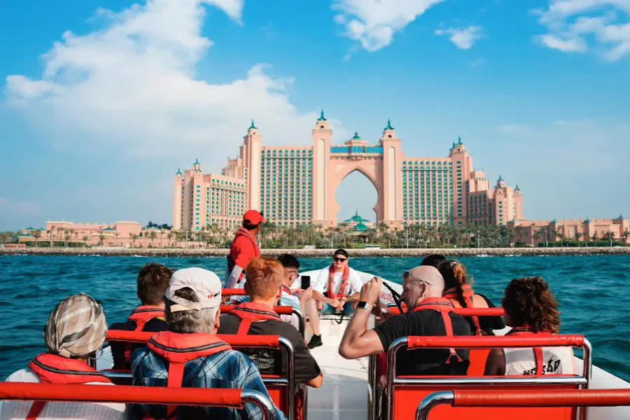 Dubai Speed Boat Sightseeing Tour – 90 Minutes of Thrills