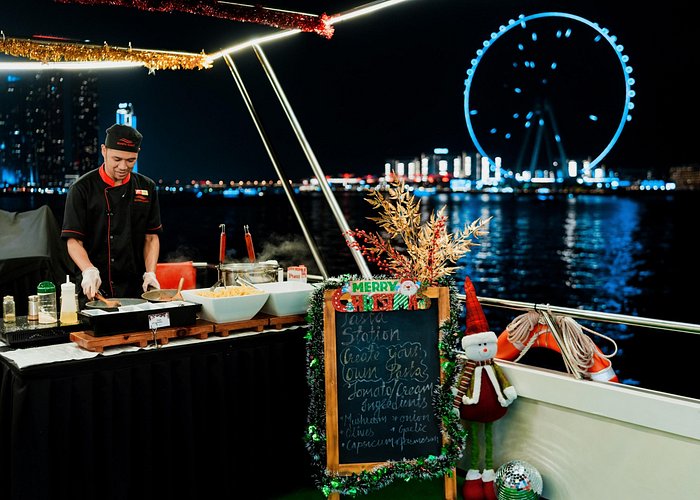 Luxury Dinner Cruise Dubai Marina 8:30 to 10 pm